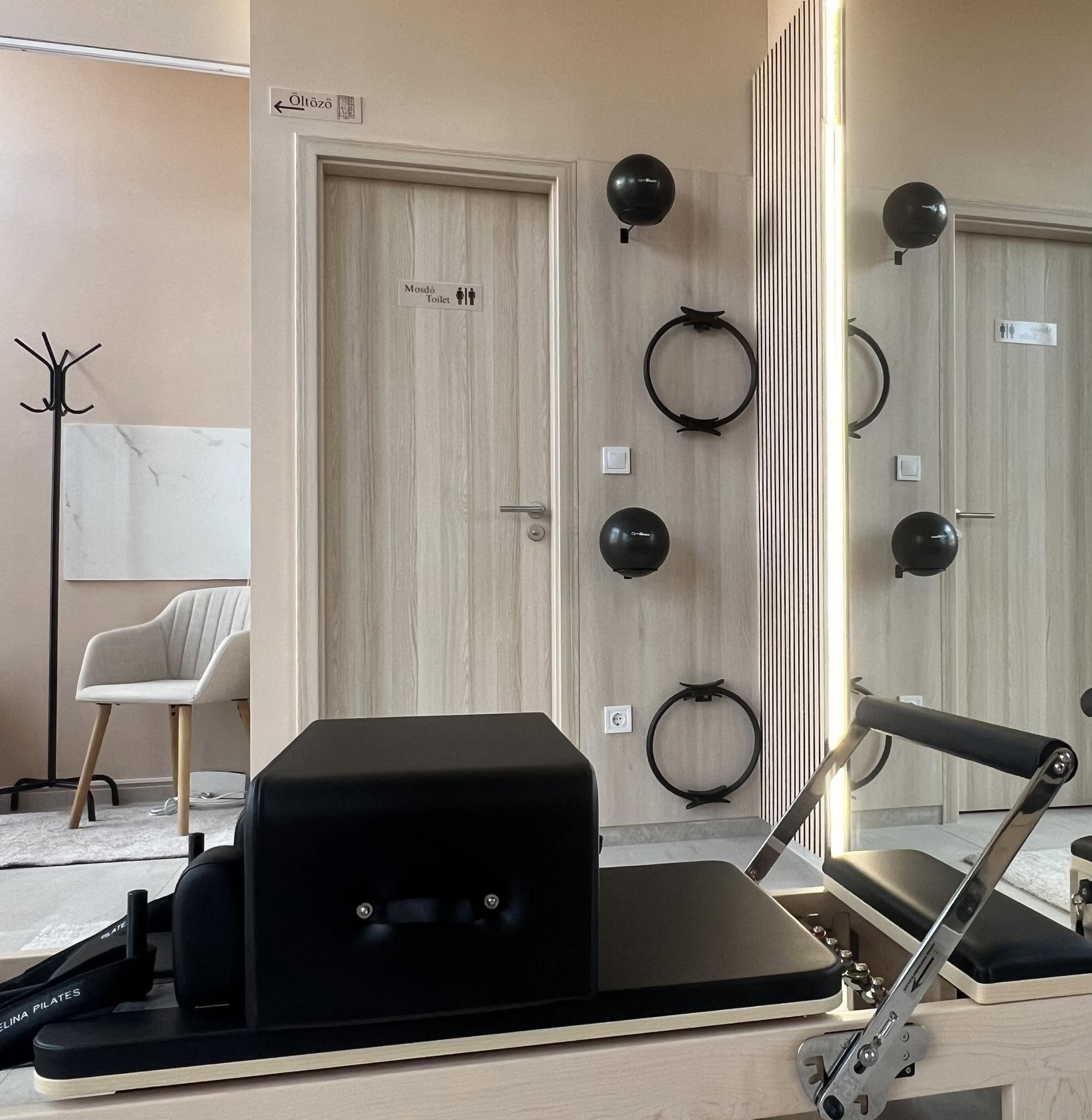 Kiss Reformer stúdió eszközfal és öltöző
